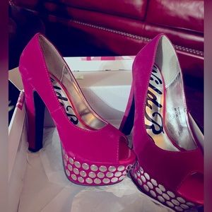 Never worn hot Pink Suede heels
